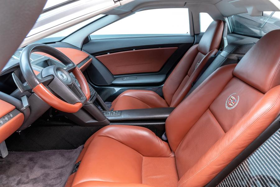 Интерьер Cadillac Cien Concept 2002 года  (фото 34 из 50)